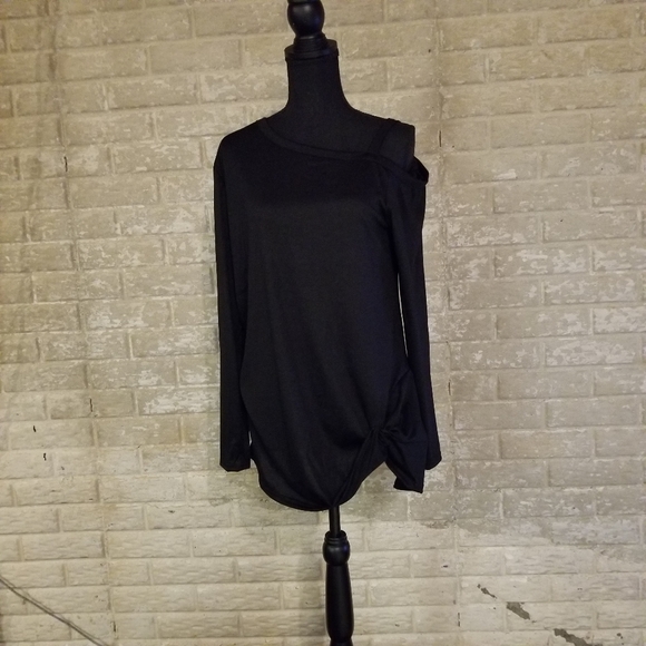 Absolutely Gorgeous cold shoulder blouse - Picture 3 of 7